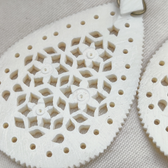 Vintage carved bone earrings - Picture 3 of 6